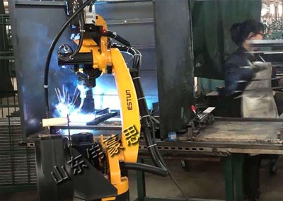 焊接機(jī)器人在投入使用時(shí)應(yīng)注意什么？