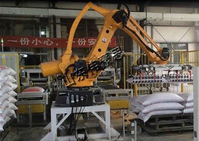 袋料全自動拆垛機械手工作現(xiàn)場
