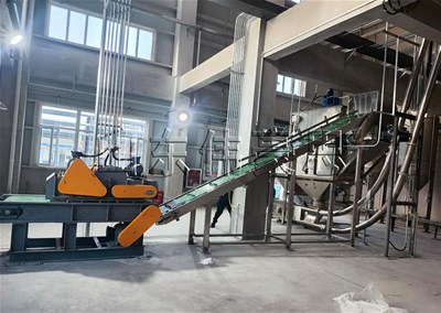 白炭黑自動(dòng)破袋機(jī)有何特點(diǎn)？