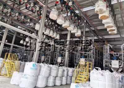 化工顆粒全自動(dòng)噸袋拆袋機(jī) 噸包全自動(dòng)破包機(jī)案例