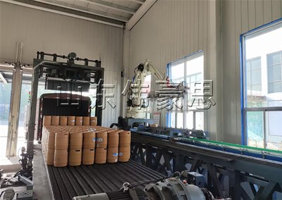 啤酒桶推進式裝車機 全自動裝車機客戶現(xiàn)場
